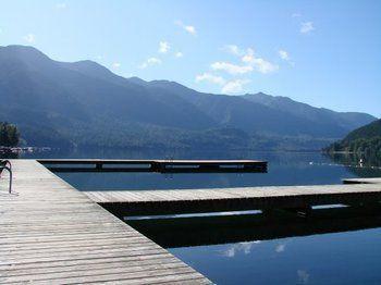 Cabins And Campground At Cultus Lake Park Hotel Чилиуак Екстериор снимка