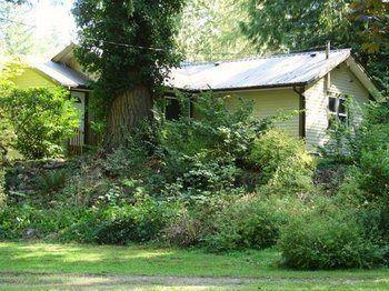 Cabins And Campground At Cultus Lake Park Hotel Чилиуак Екстериор снимка