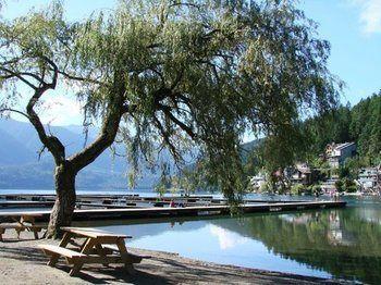 Cabins And Campground At Cultus Lake Park Hotel Чилиуак Екстериор снимка